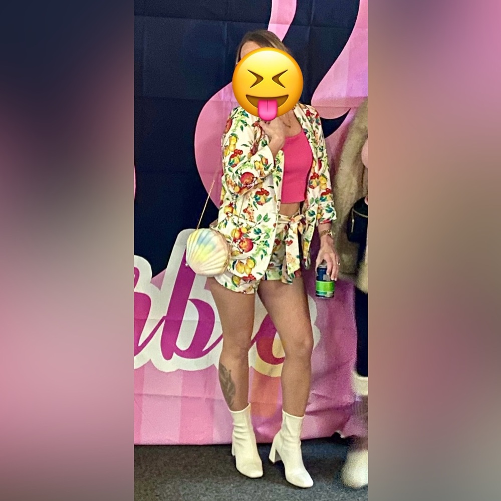 Matching floral blazer and shorts - Picture 7 of 7